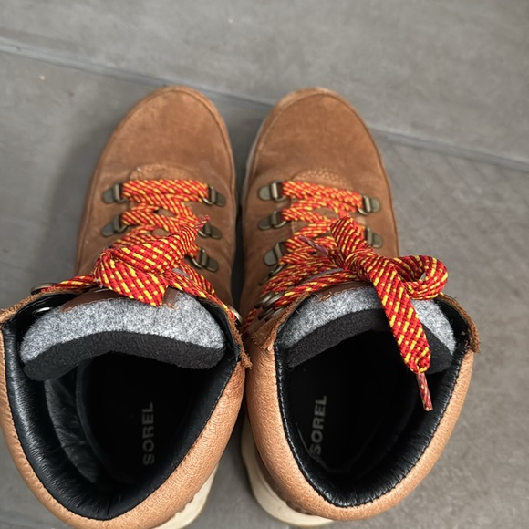 Sorel Women’s Kinetic Conquest boots size 8 - Picture 7 of 8